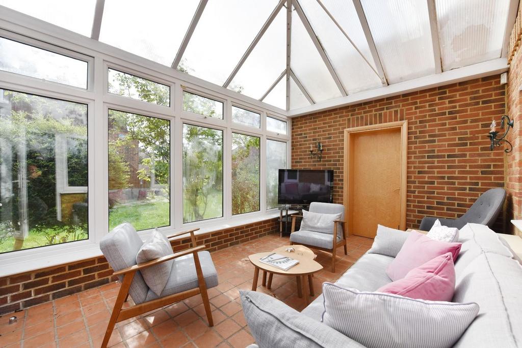 Beachcroft 18r Manor House Drive (20).JPG