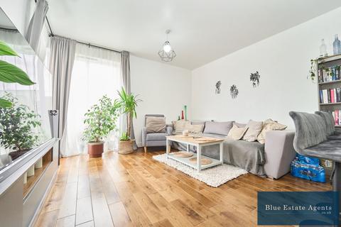 2 bedroom apartment for sale, Hunting Place, Hounslow, TW5