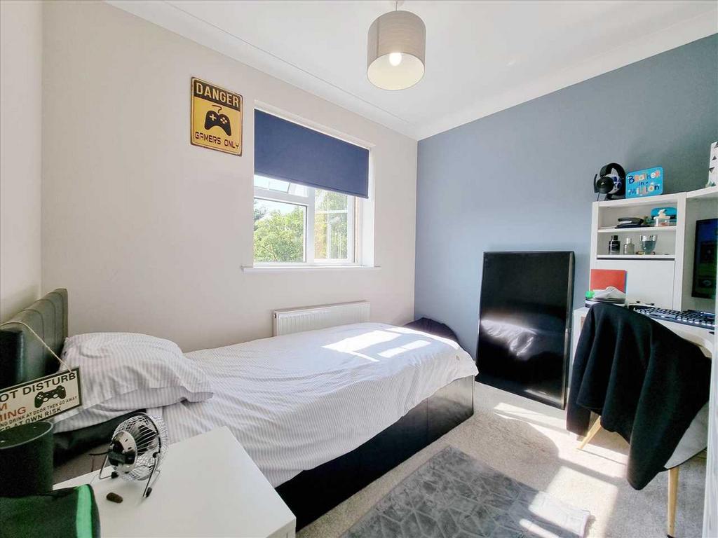 Bedroom 3: