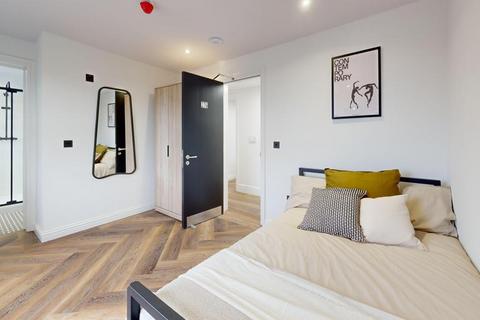 6 bedroom flat to rent, Thurloe House, Manchester M14