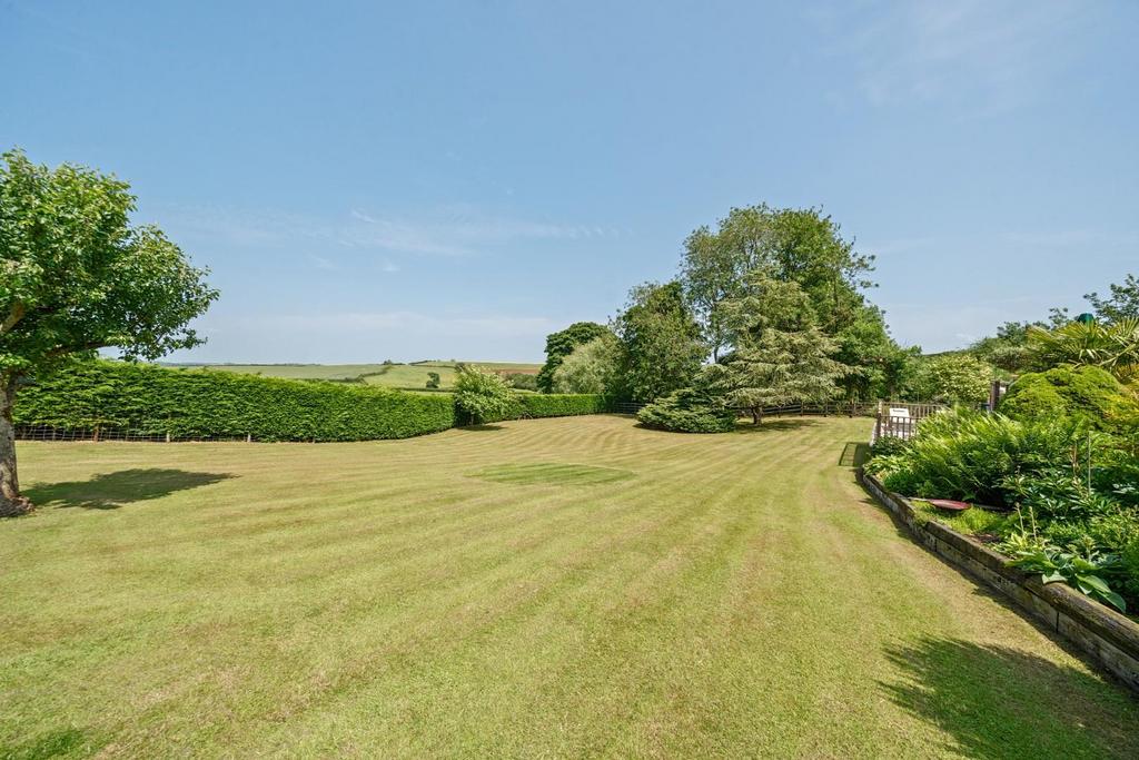 REAR GARDEN.jpg