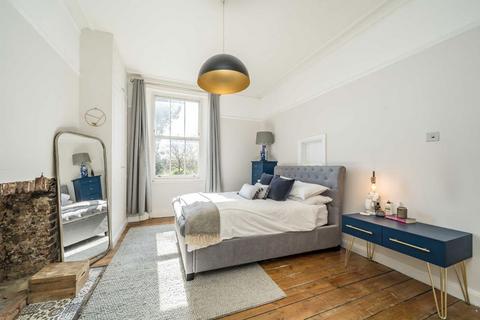1 bedroom flat for sale, Trinity Crescent, London SW17