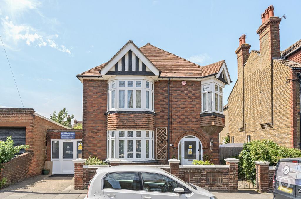 4cf623db-12d4-40d...