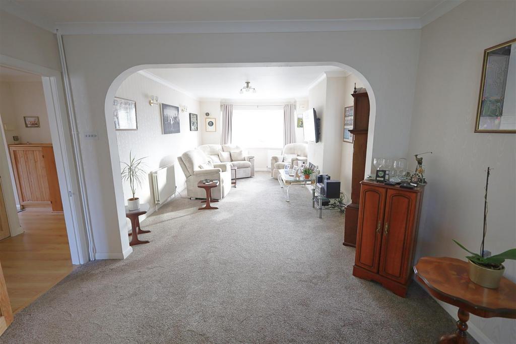 Lounge/dining room