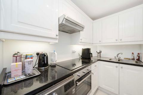 Studio to rent, Belgrave Gardens, London NW8