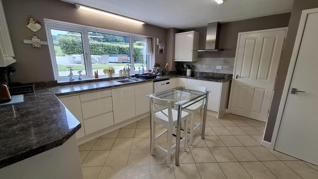 Kitchen / Breakfast Room