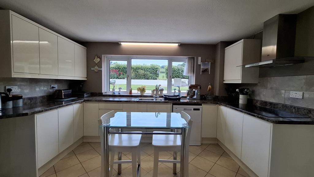 Kitchen / Breakfast Room
