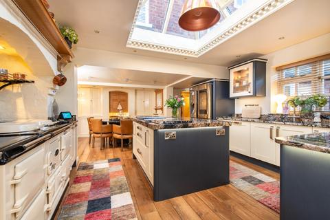 5 bedroom townhouse for sale, 72 High Street, Kenilworth, Warwickshire, CV8