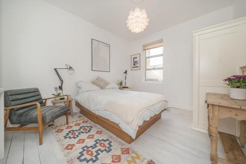 1 bedroom flat for sale, Cumberland Road, London W7