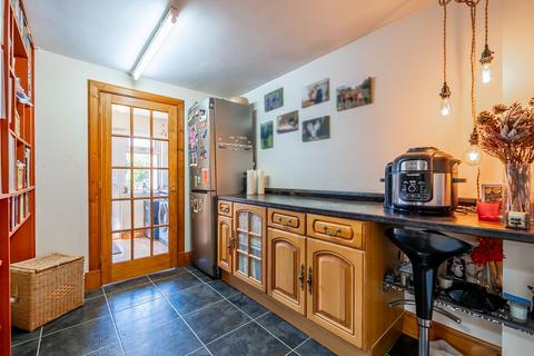 6 Lembert Drive, Clarkston, Glasgow, G76 7NQ