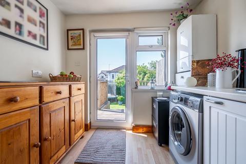 6 Lembert Drive, Clarkston, Glasgow, G76 7NQ