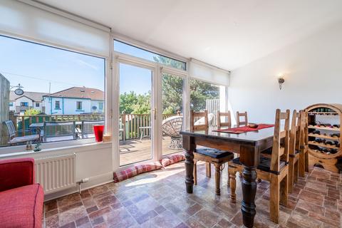 6 Lembert Drive, Clarkston, Glasgow, G76 7NQ