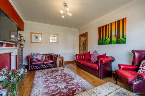 6 Lembert Drive, Clarkston, Glasgow, G76 7NQ