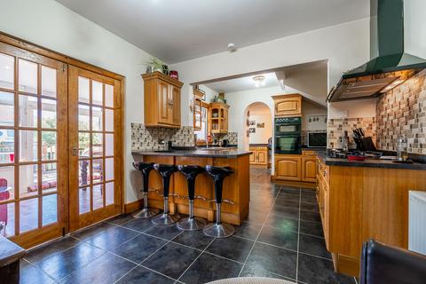 6 Lembert Drive, Clarkston, Glasgow, G76 7NQ