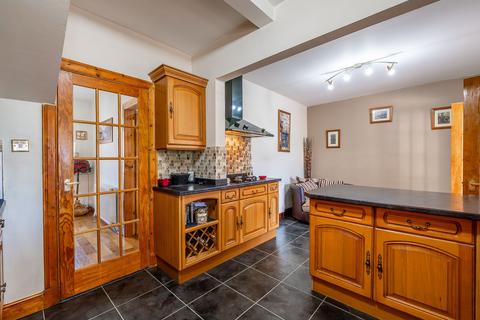 6 Lembert Drive, Clarkston, Glasgow, G76 7NQ