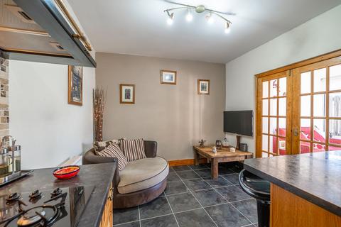 6 Lembert Drive, Clarkston, Glasgow, G76 7NQ