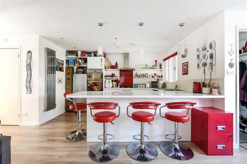2 bedroom bungalow for sale, St. Annes Close, Winchester, Hampshire, SO22