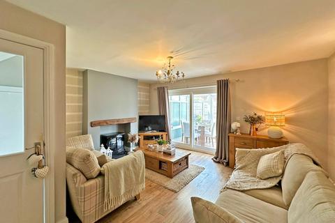 3 bedroom semi-detached house for sale, Clee View Road, Wombourne, WV5