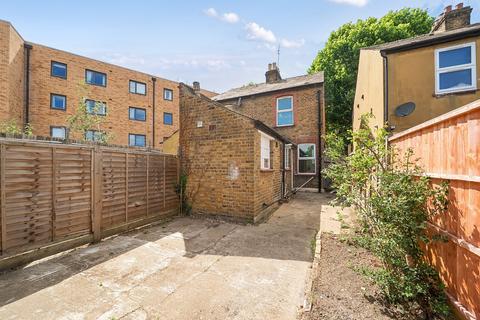 3 bedroom semi-detached house to rent, Dickerage Lane, New Malden, KT3