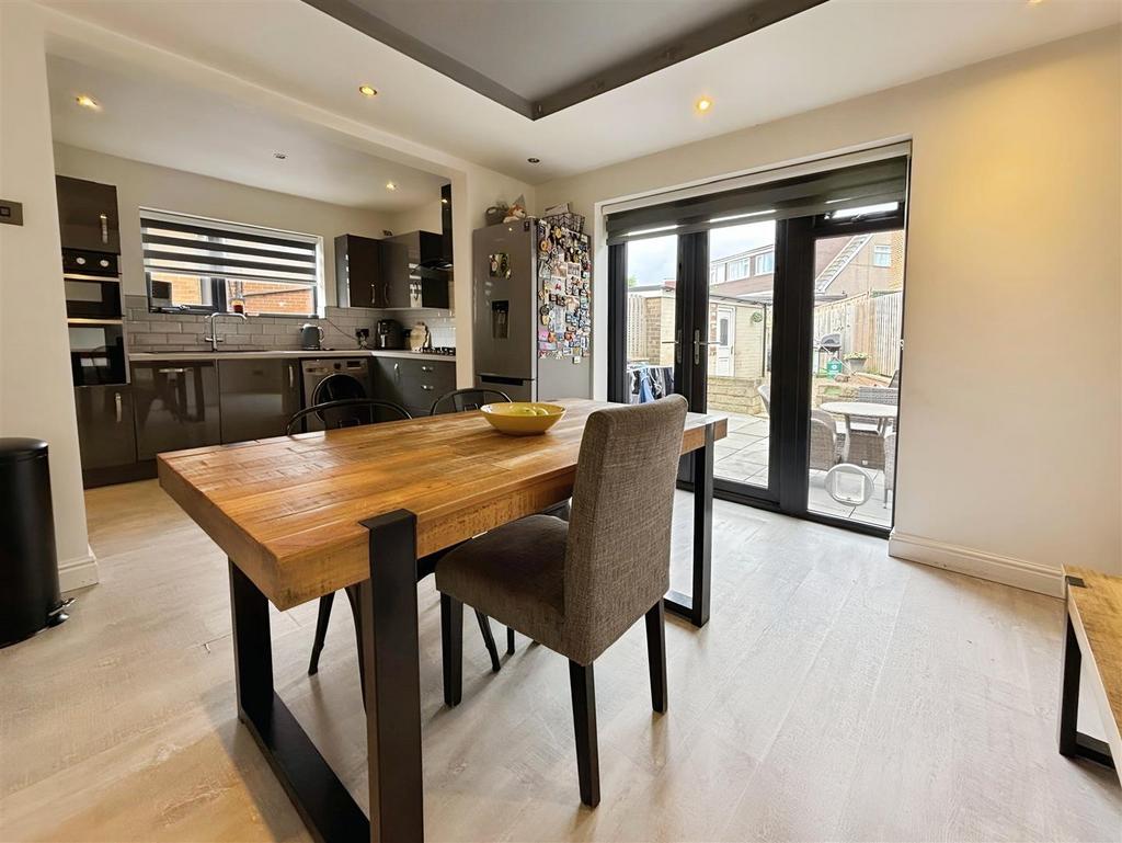 Diner/Kitchen
