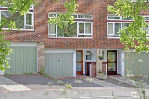 4 bedroom house for sale, Hall Drive, London