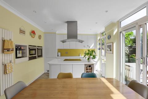 4 bedroom house for sale, Hall Drive, London