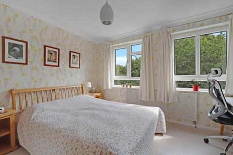 4 bedroom house for sale, Hall Drive, London