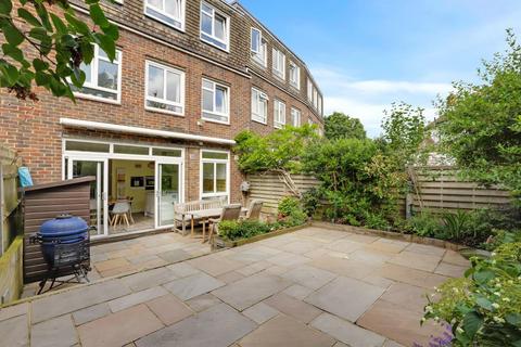 4 bedroom house for sale, Hall Drive, London
