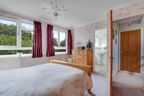 4 bedroom house for sale, Hall Drive, London