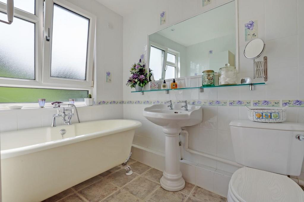 02-2633 JHProp World - 45 Hall Drive - 37.jpg