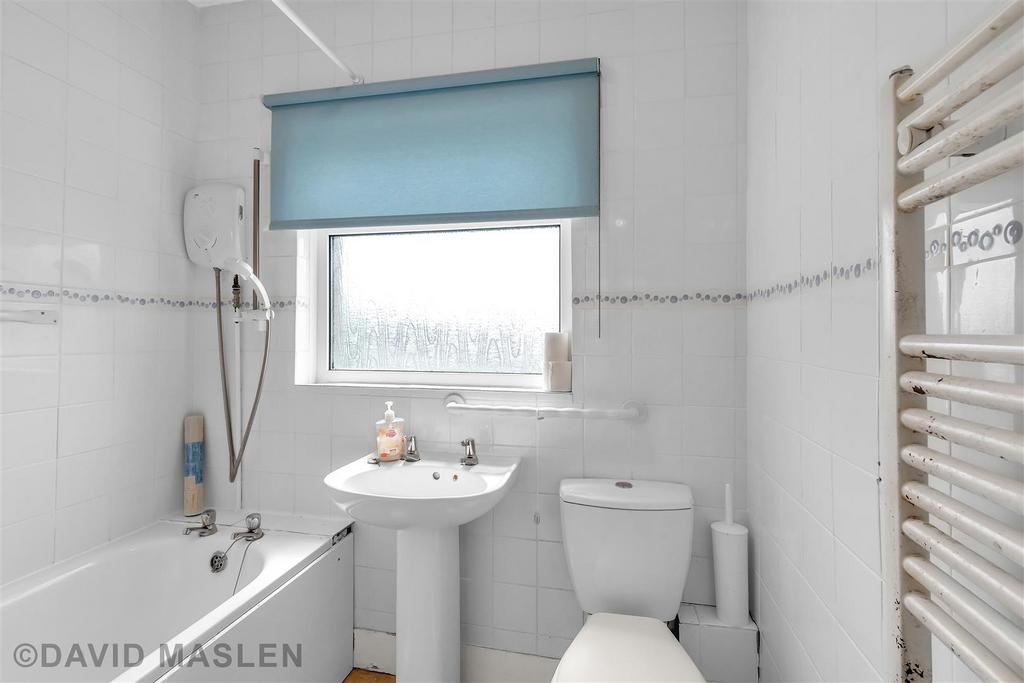 Bathroom (2).jpg