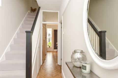 29 Spencer Road, Caterham, CR3 5LE