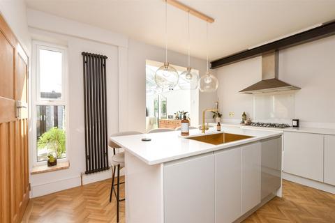 29 Spencer Road, Caterham, CR3 5LE