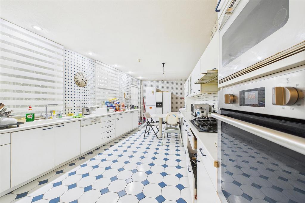 CAM03118 G0-PR0172-STILL011.jpg