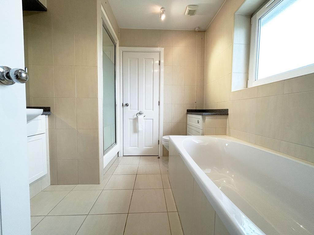 Jack and Jill ensuite
