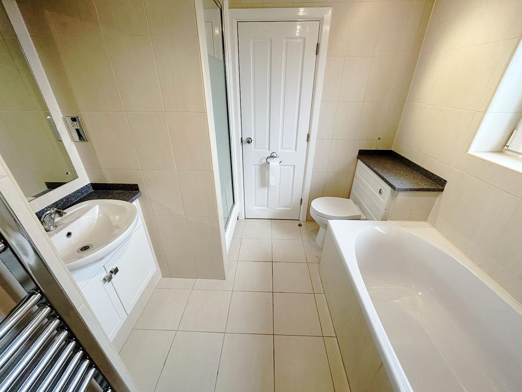 Jack and Jill ensuite