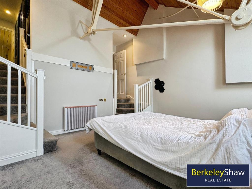 Master bedroom (2)