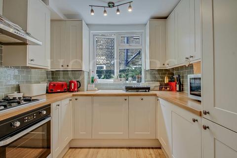 2 bedroom ground floor flat for sale, Chapter Road, London, NW2