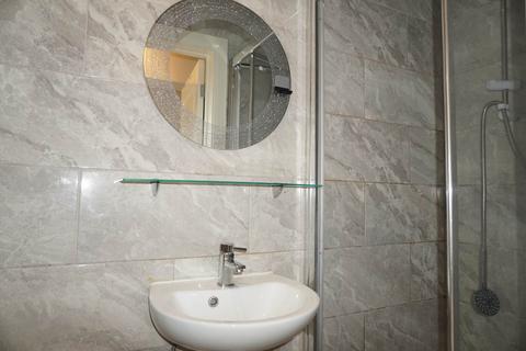 1 bedroom in a house share to rent, Empire Road, Perivale
