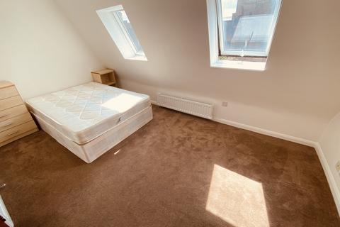 1 bedroom in a flat share to rent, Holloway N7