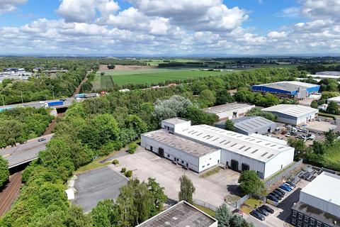 Distribution warehouse to rent, 23 Kingsland Grange Warrington WA1 4RW