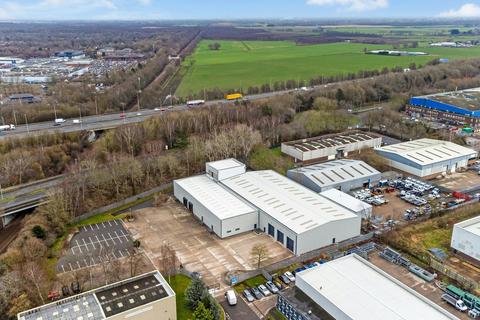 Distribution warehouse to rent, 23 Kingsland Grange Warrington WA1 4RW