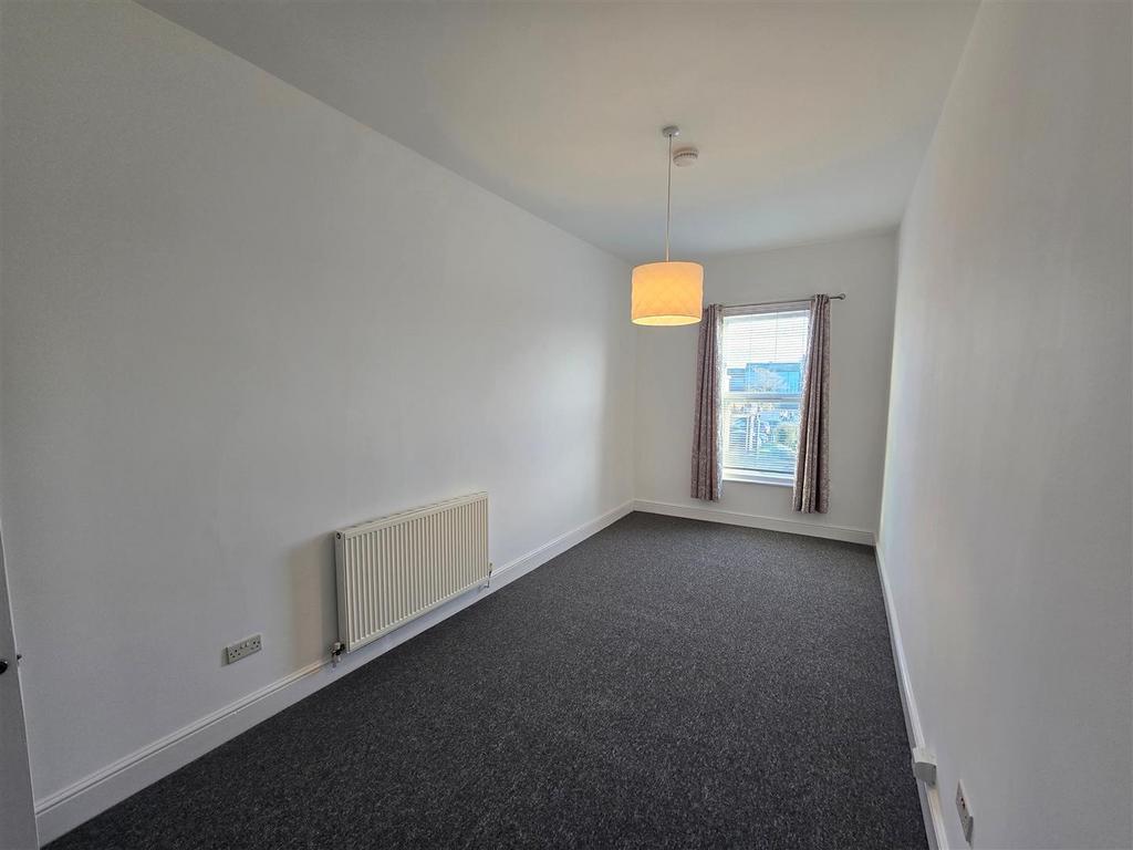 Bedroom 1.jpg