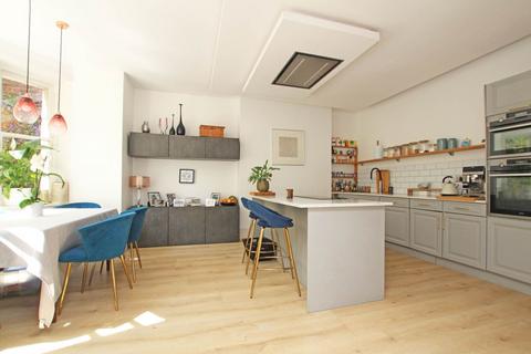 3 bedroom flat for sale, Meads Road, Eastbourne, BN20 7ET
