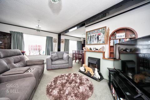 2 bedroom park home for sale, Woodside Home Park, Woodside, Luton, Bedfordshire, LU1