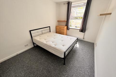 1 bedroom in a flat share to rent, Holloway Road, London N7