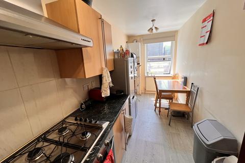 1 bedroom in a flat share to rent, Holloway Road, London N7