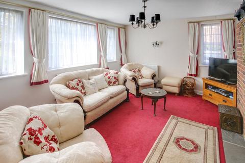 4 bedroom detached house for sale, Saint Hill Road, East Grinstead, RH19