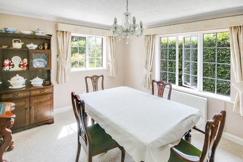 4 bedroom detached house for sale, Saint Hill Road, East Grinstead, RH19