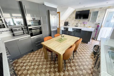 3 bedroom end of terrace house for sale, Littlemoor Avenue, Bournemouth, BH11 8